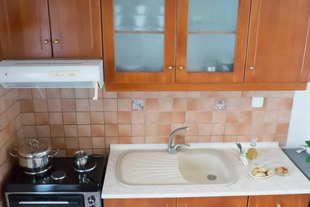 Beautiful House With Garden Apartment Nea Alikarnassos Grecia