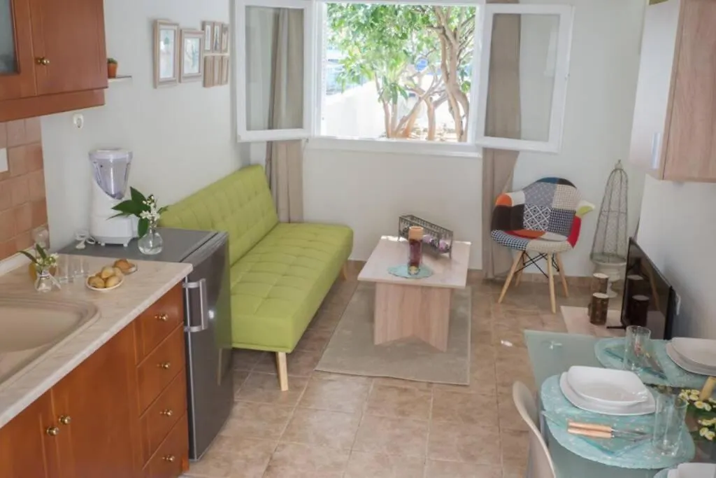 Beautiful House With Garden Apartment Nea Alikarnassos